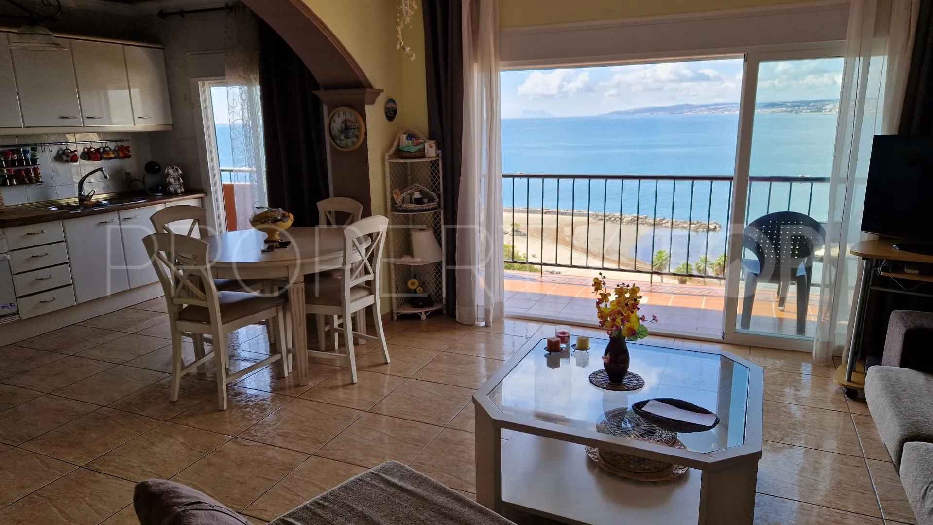 Apartamento de 3 dormitorios en venta en Estepona Oeste