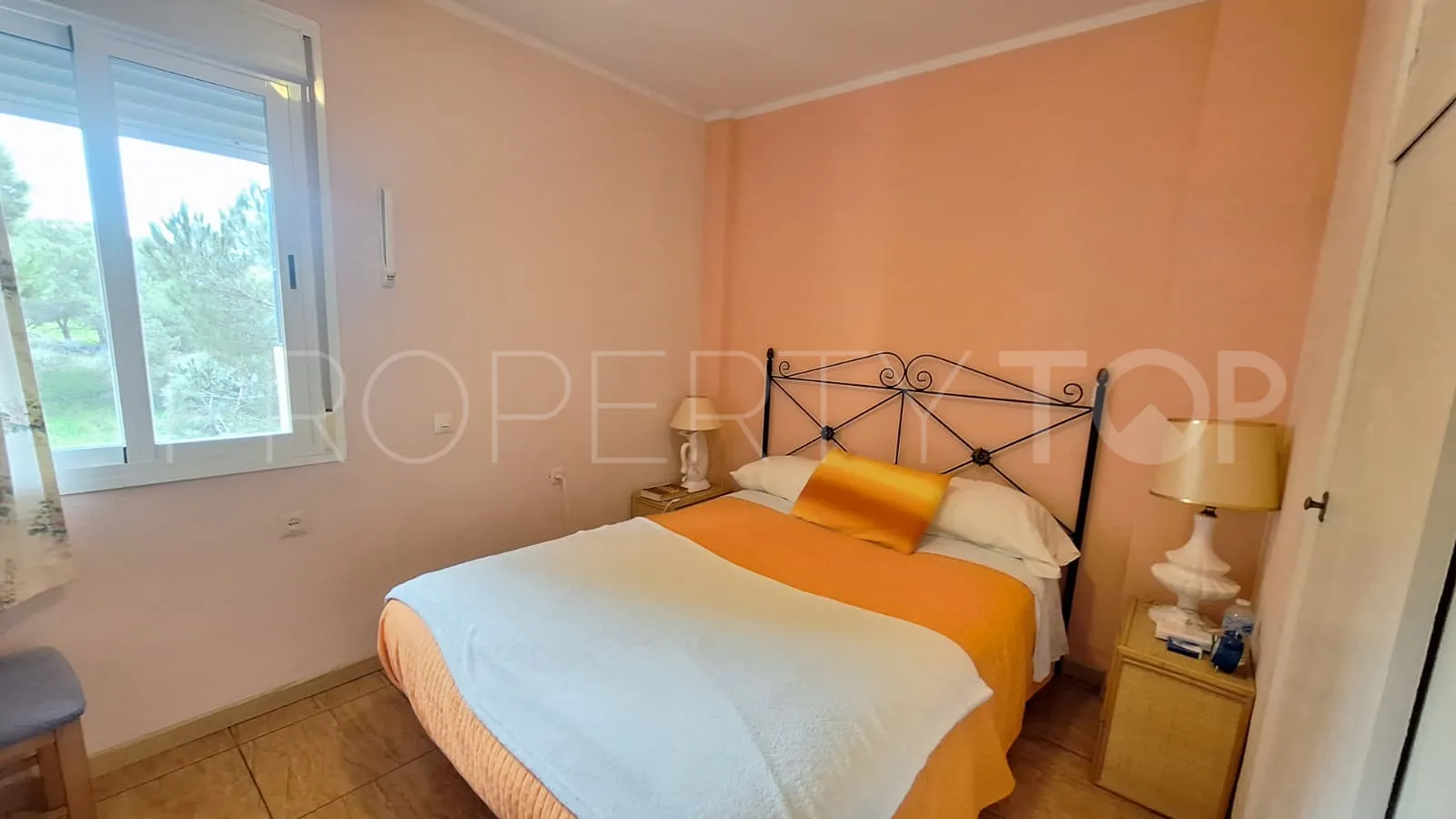 Apartamento de 3 dormitorios en venta en Estepona Oeste