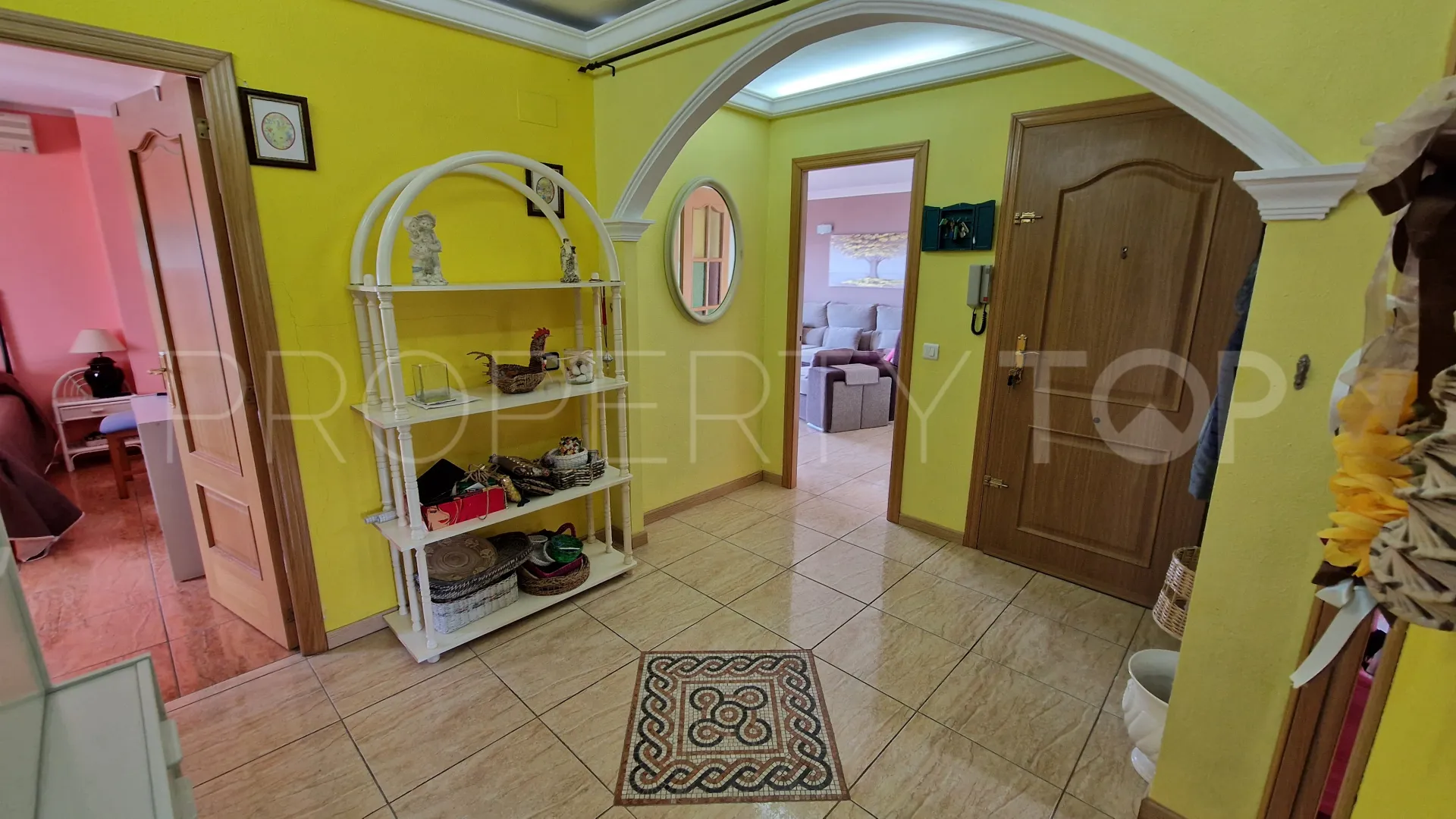 Apartamento de 3 dormitorios en venta en Estepona Oeste