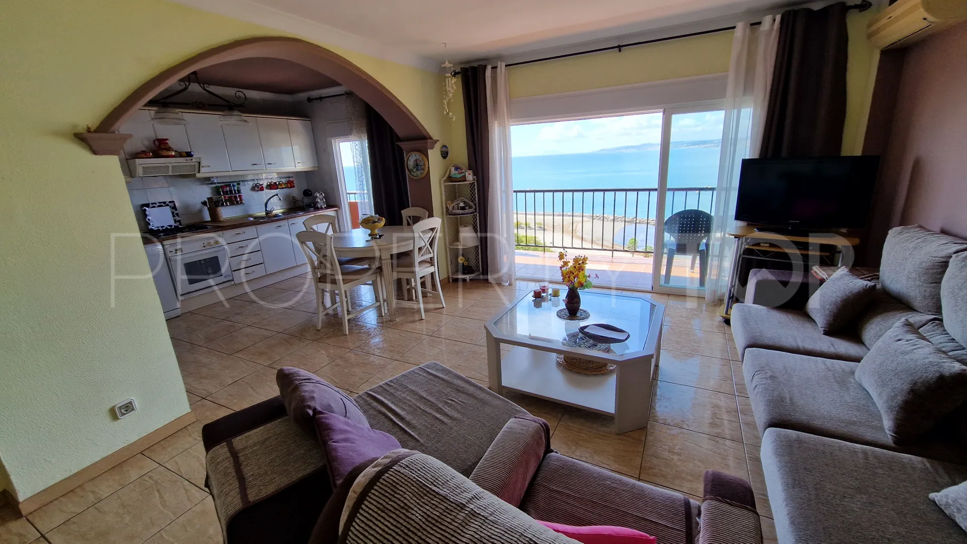Apartamento de 3 dormitorios en venta en Estepona Oeste