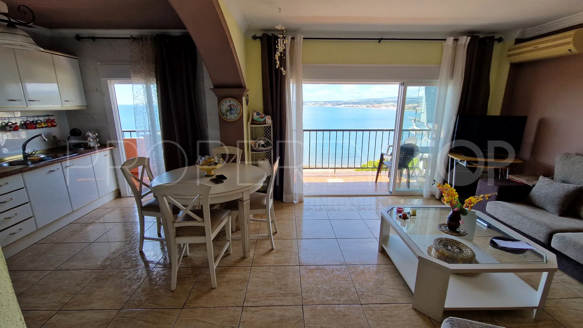 Apartamento de 3 dormitorios en venta en Estepona Oeste