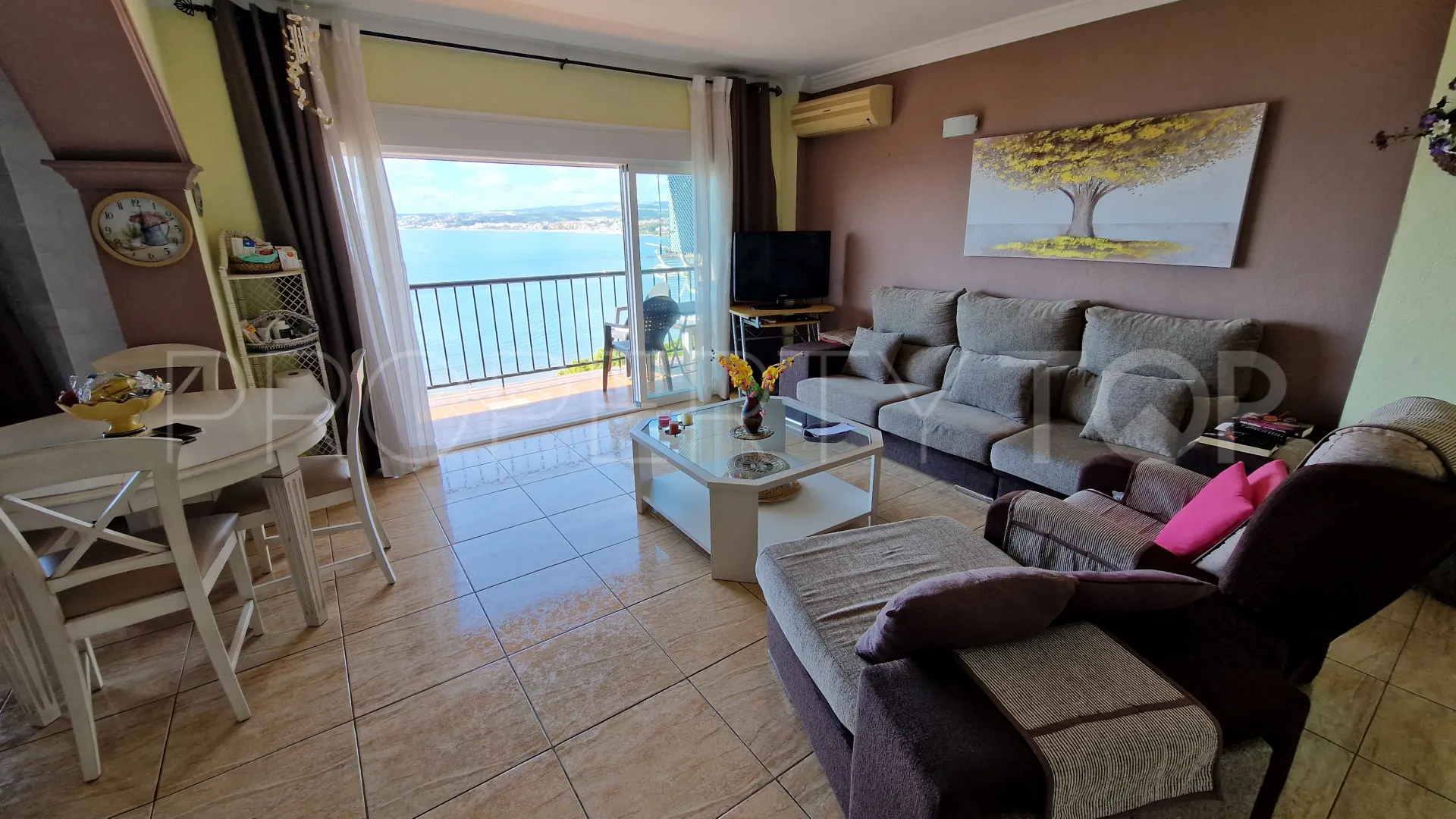 Apartamento de 3 dormitorios en venta en Estepona Oeste