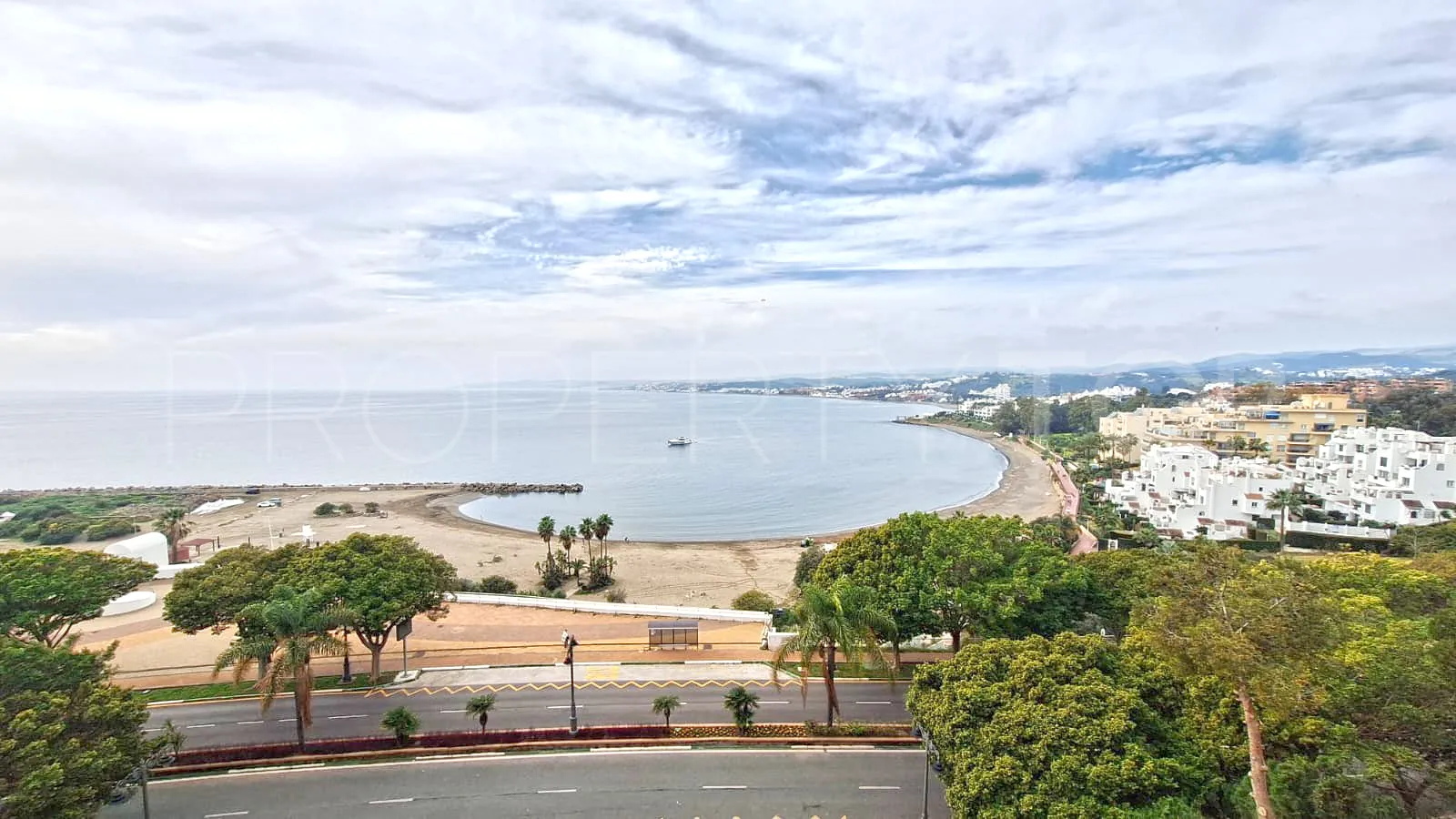 Apartamento de 3 dormitorios en venta en Estepona Oeste