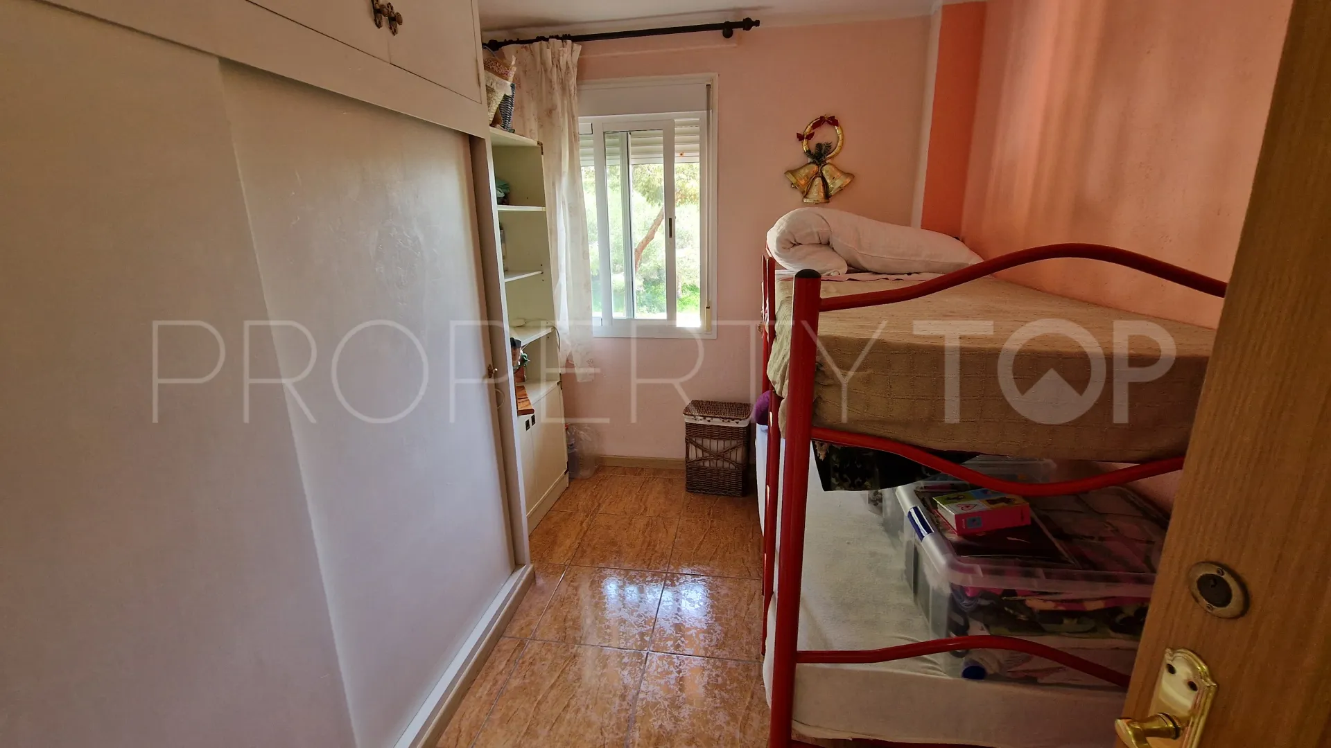 Apartamento de 3 dormitorios en venta en Estepona Oeste