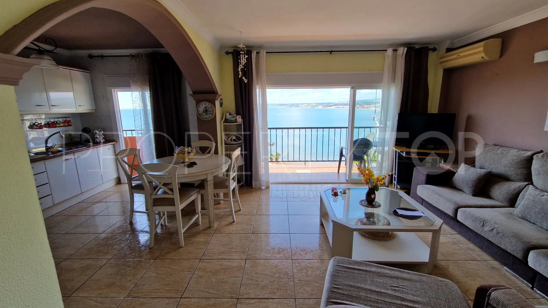 Apartamento de 3 dormitorios en venta en Estepona Oeste