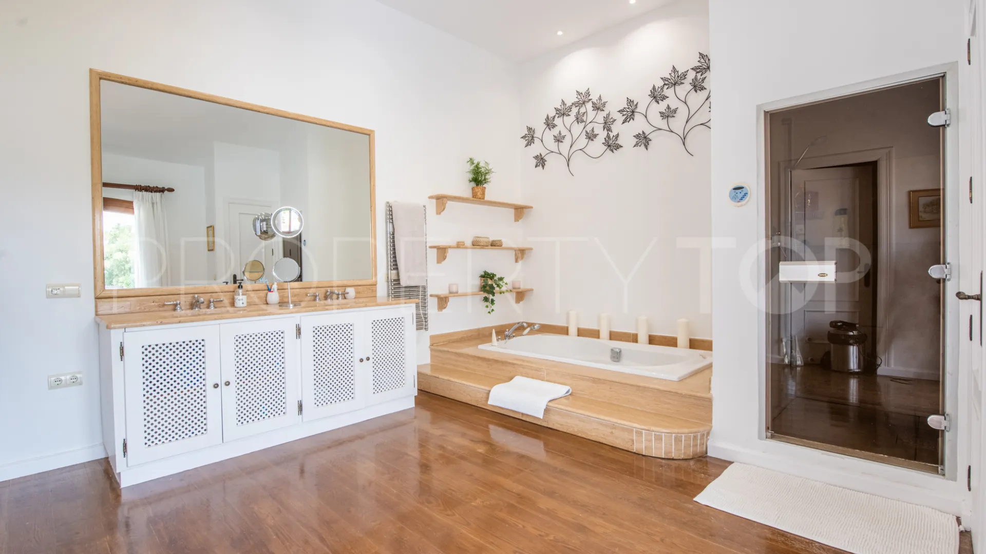 Se vende villa con 7 dormitorios en Zona F