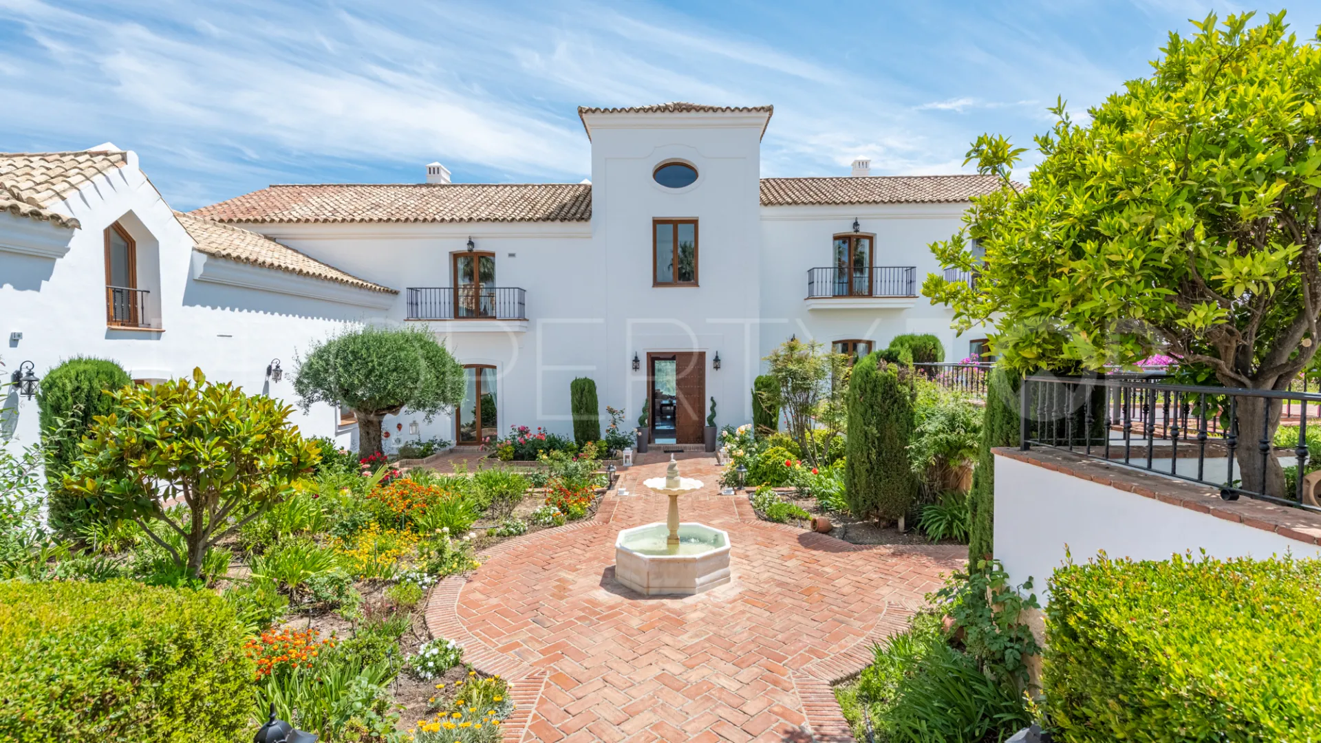 Se vende villa con 7 dormitorios en Zona F
