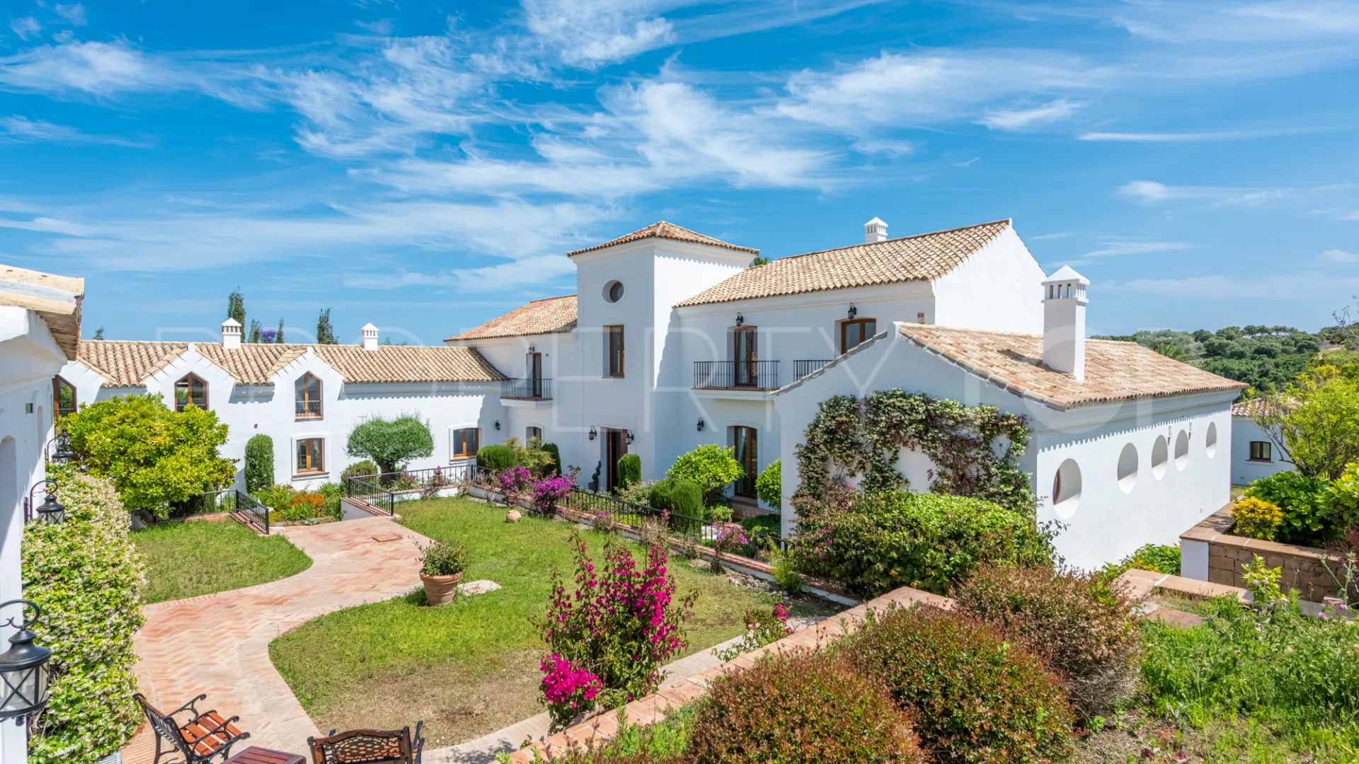 Se vende villa con 7 dormitorios en Zona F