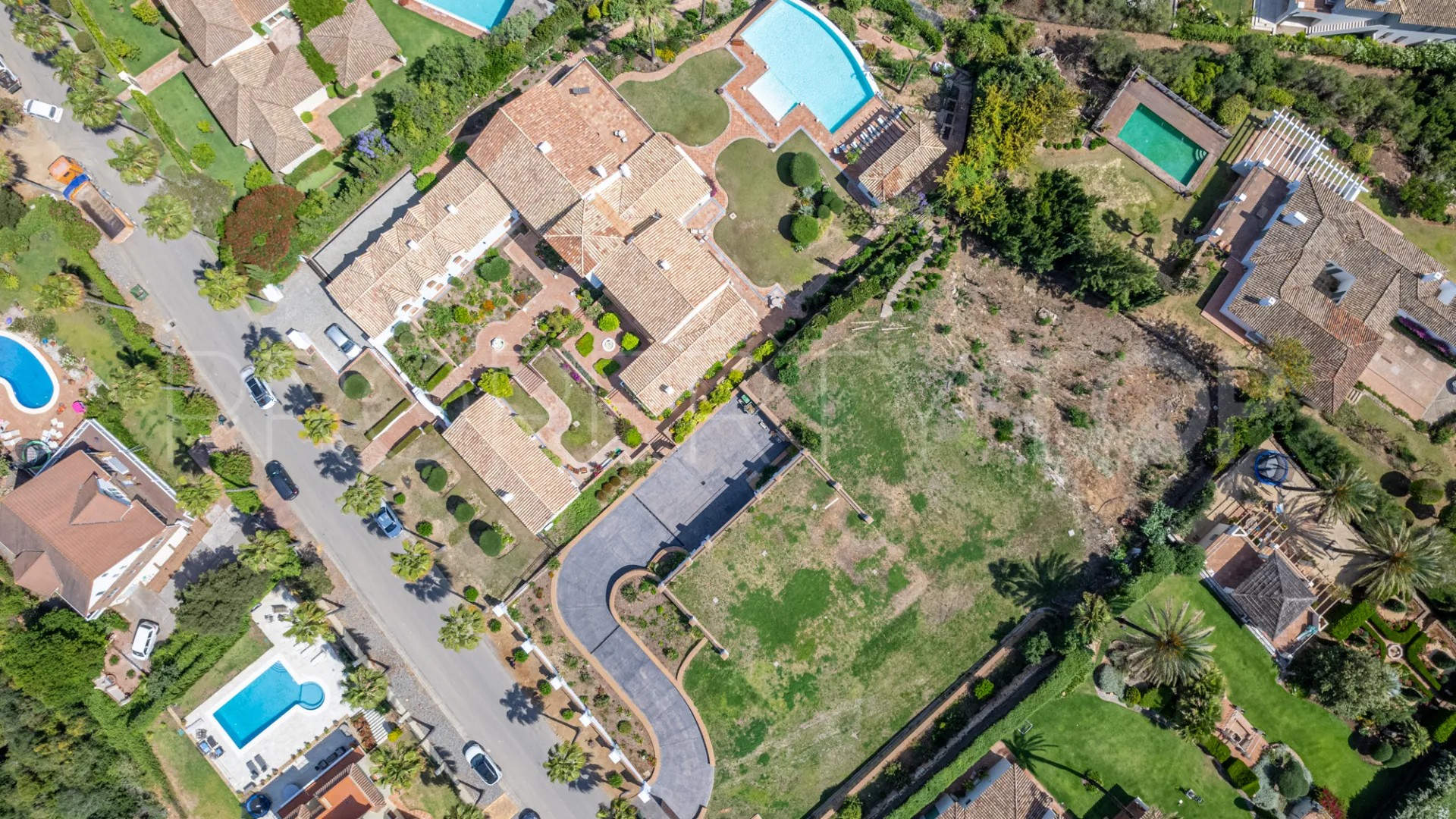 Se vende villa con 7 dormitorios en Zona F