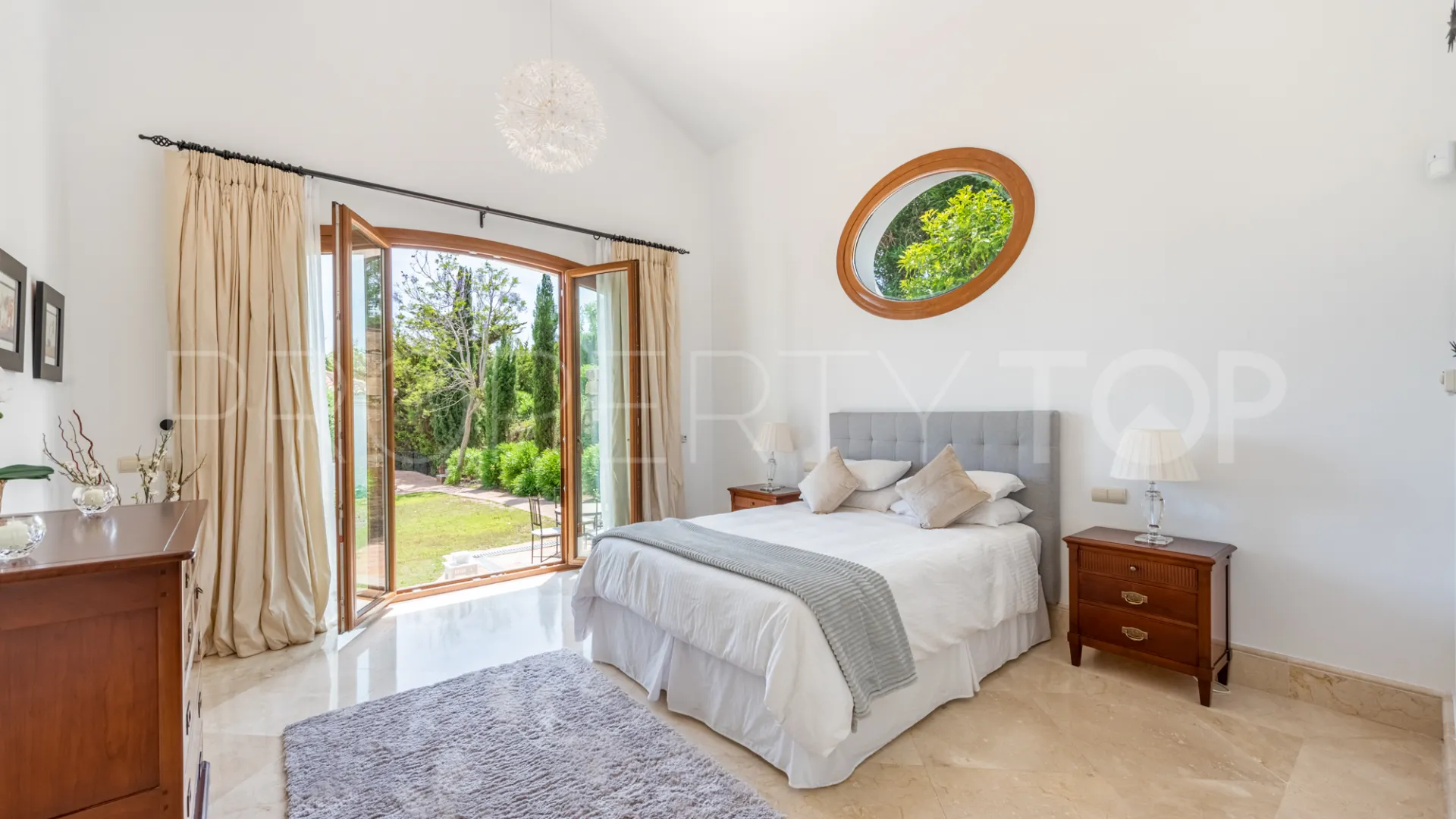 Se vende villa con 7 dormitorios en Zona F