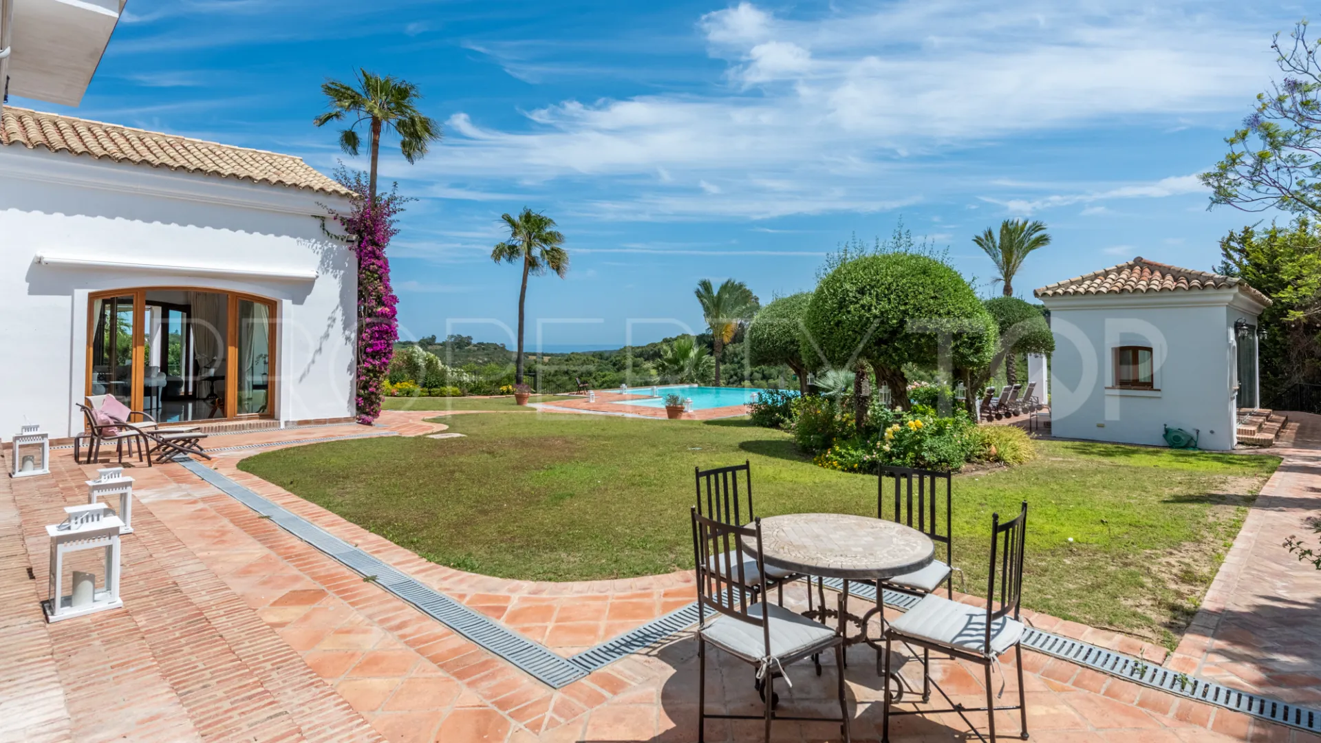 Se vende villa con 7 dormitorios en Zona F