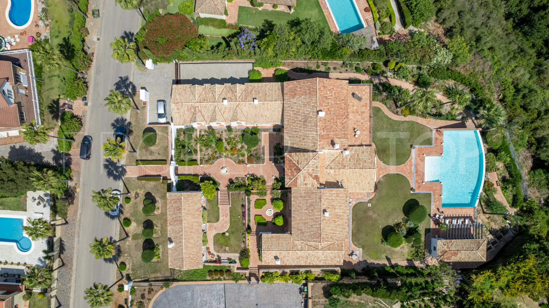 Se vende villa con 7 dormitorios en Zona F