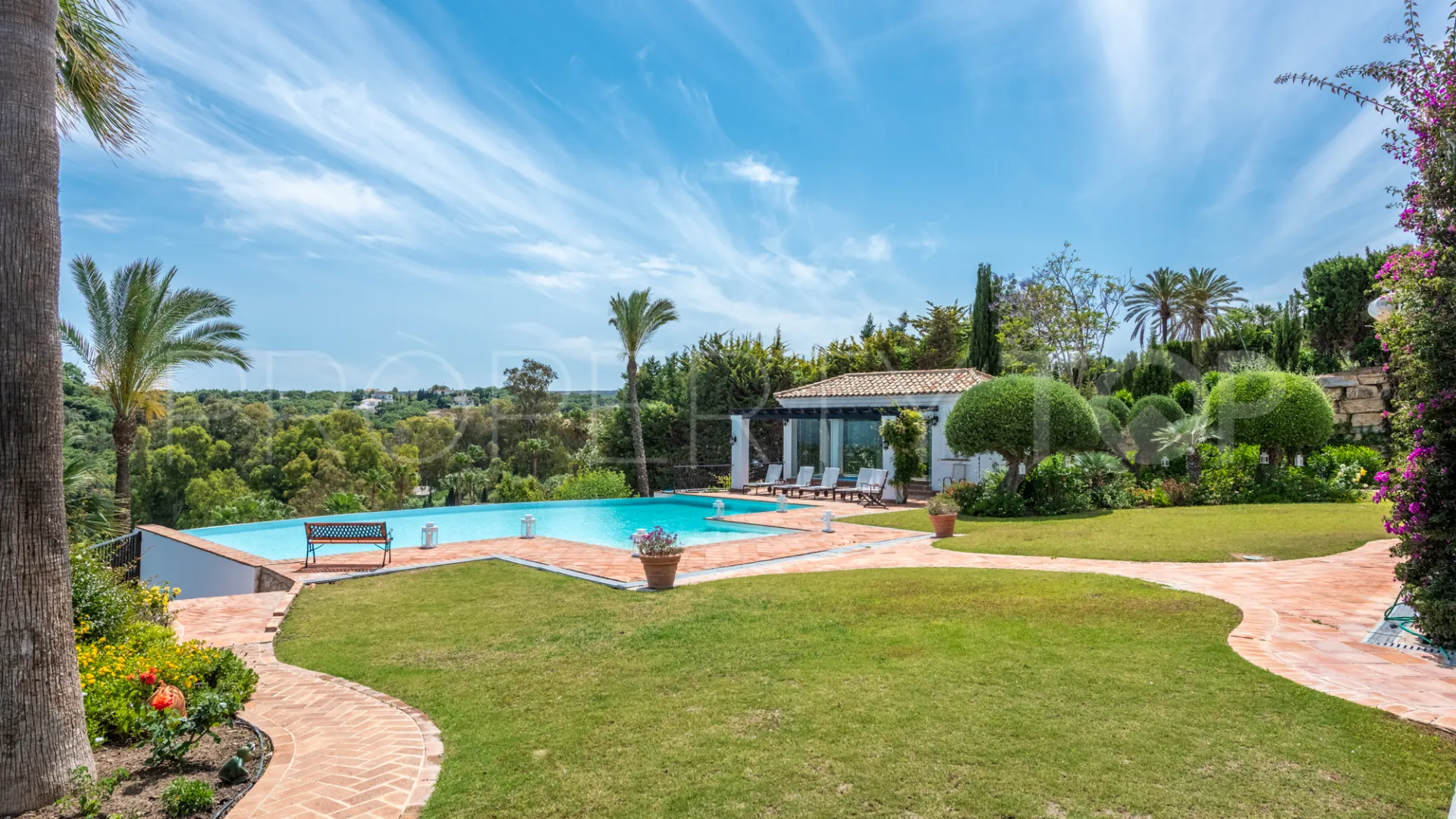Se vende villa con 7 dormitorios en Zona F