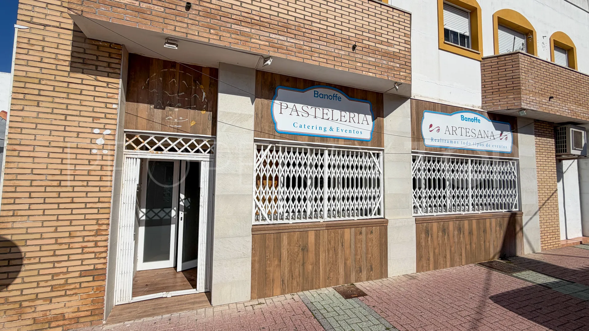 Palmones commercial premises for sale