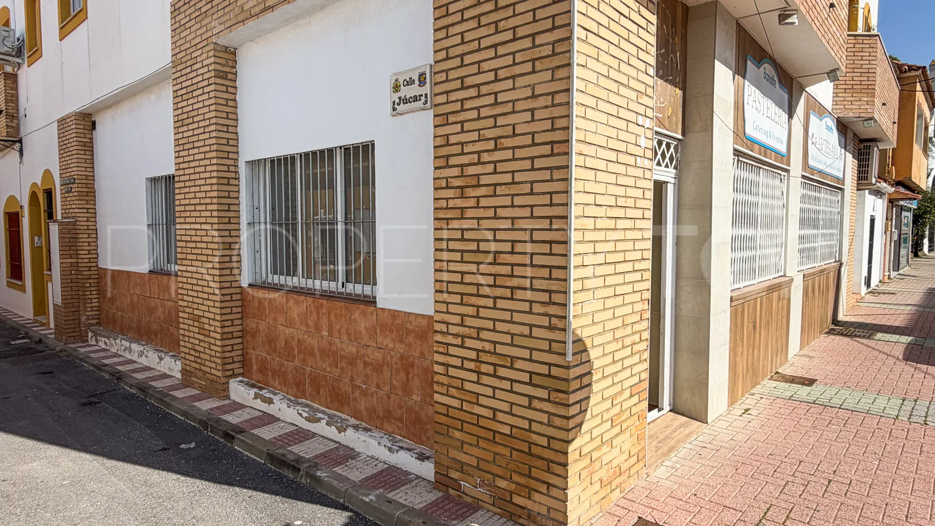 Palmones commercial premises for sale