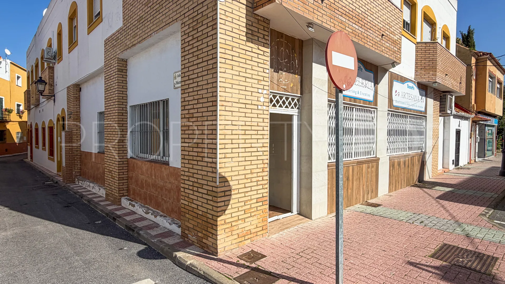 Palmones commercial premises for sale