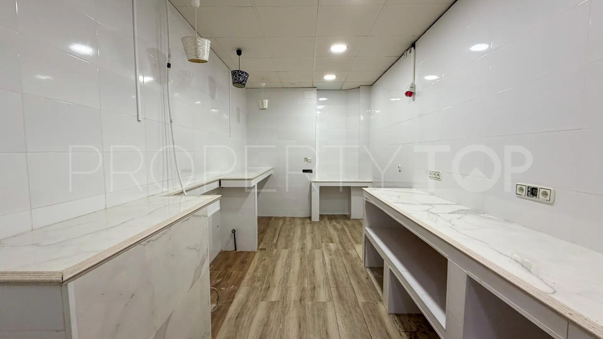 Palmones commercial premises for sale