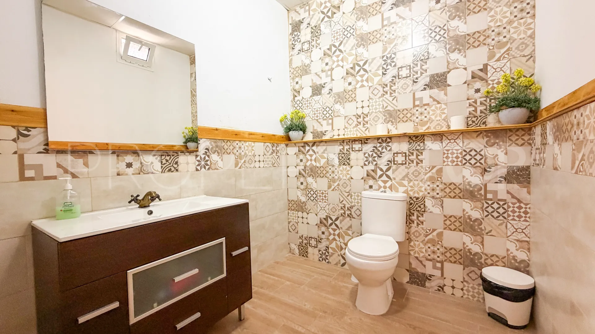 Palmones commercial premises for sale