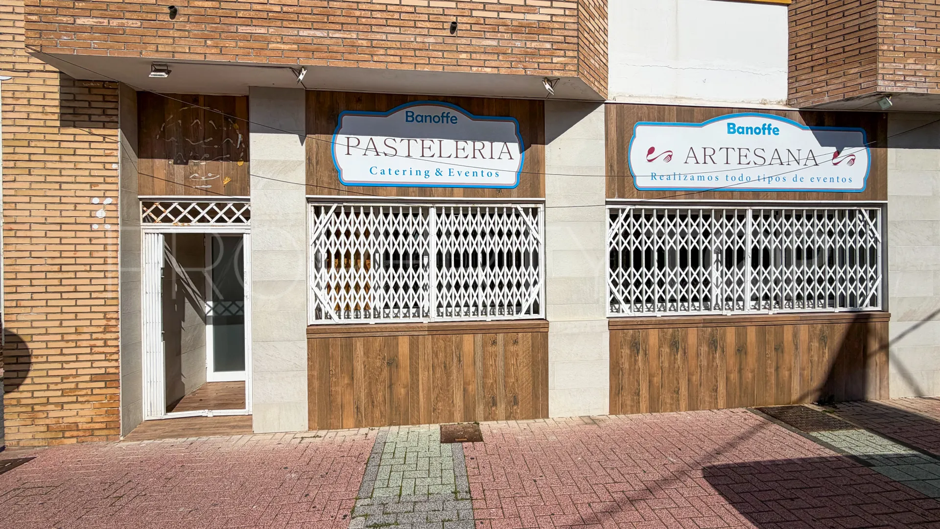 Palmones commercial premises for sale