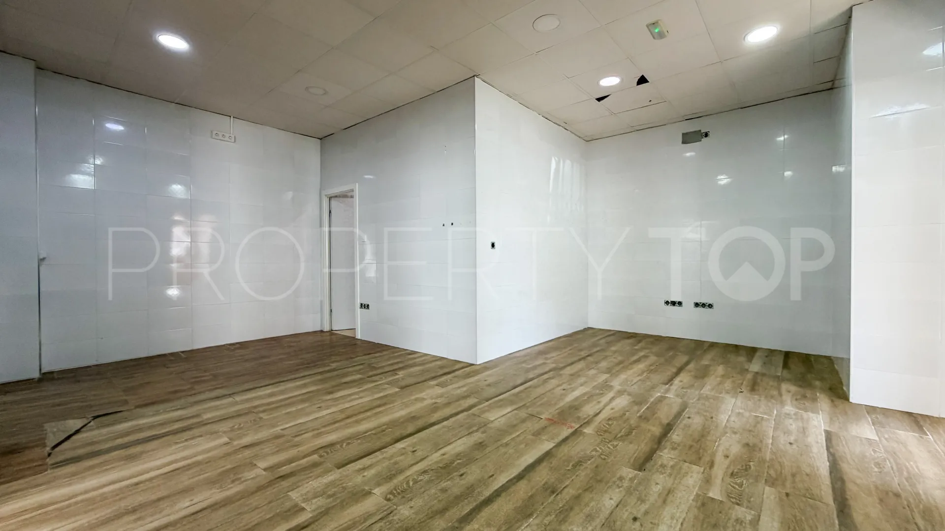 Palmones commercial premises for sale
