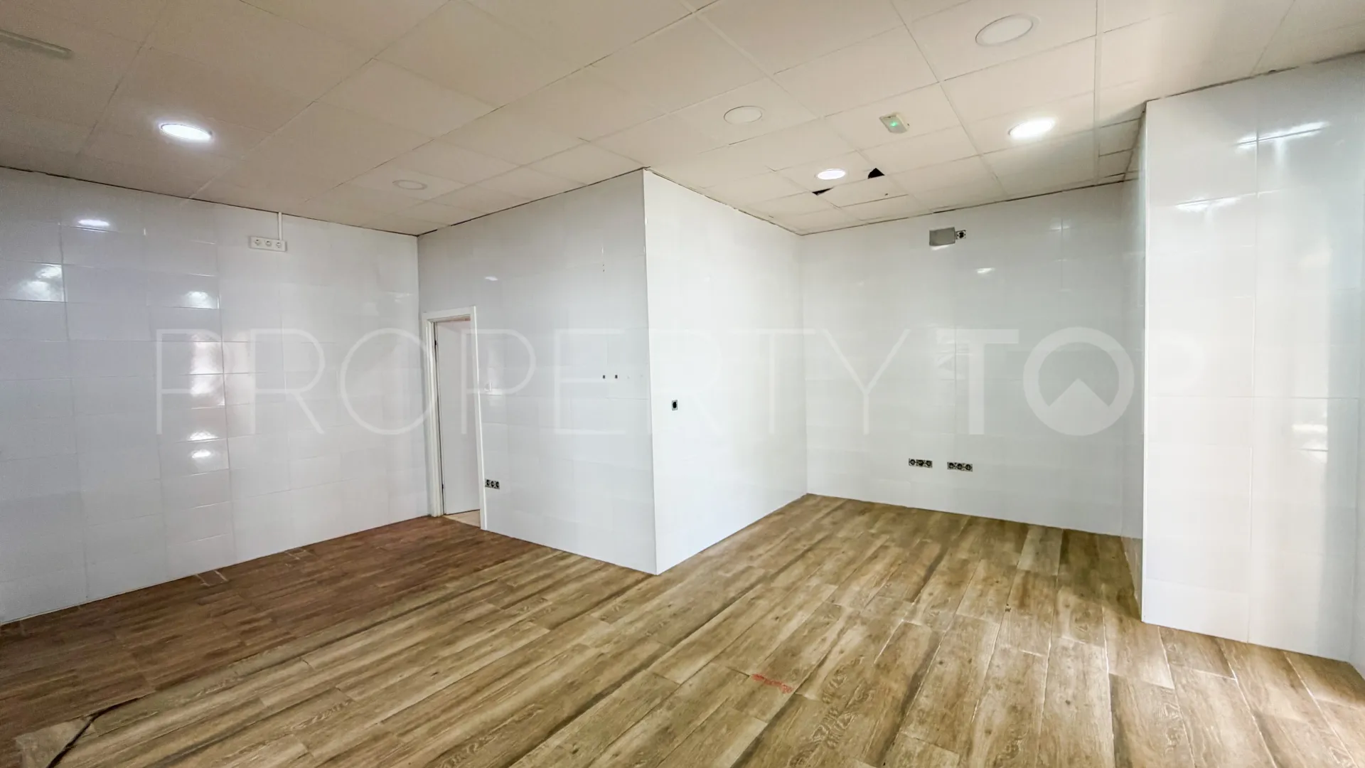 Palmones commercial premises for sale