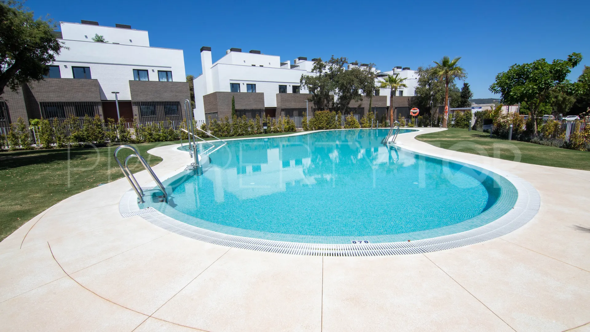 3 bedrooms town house in San Roque Club for sale