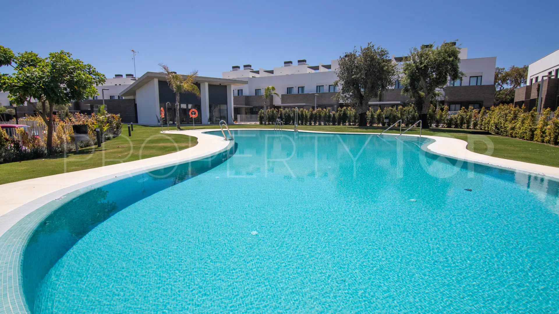 3 bedrooms town house in San Roque Club for sale