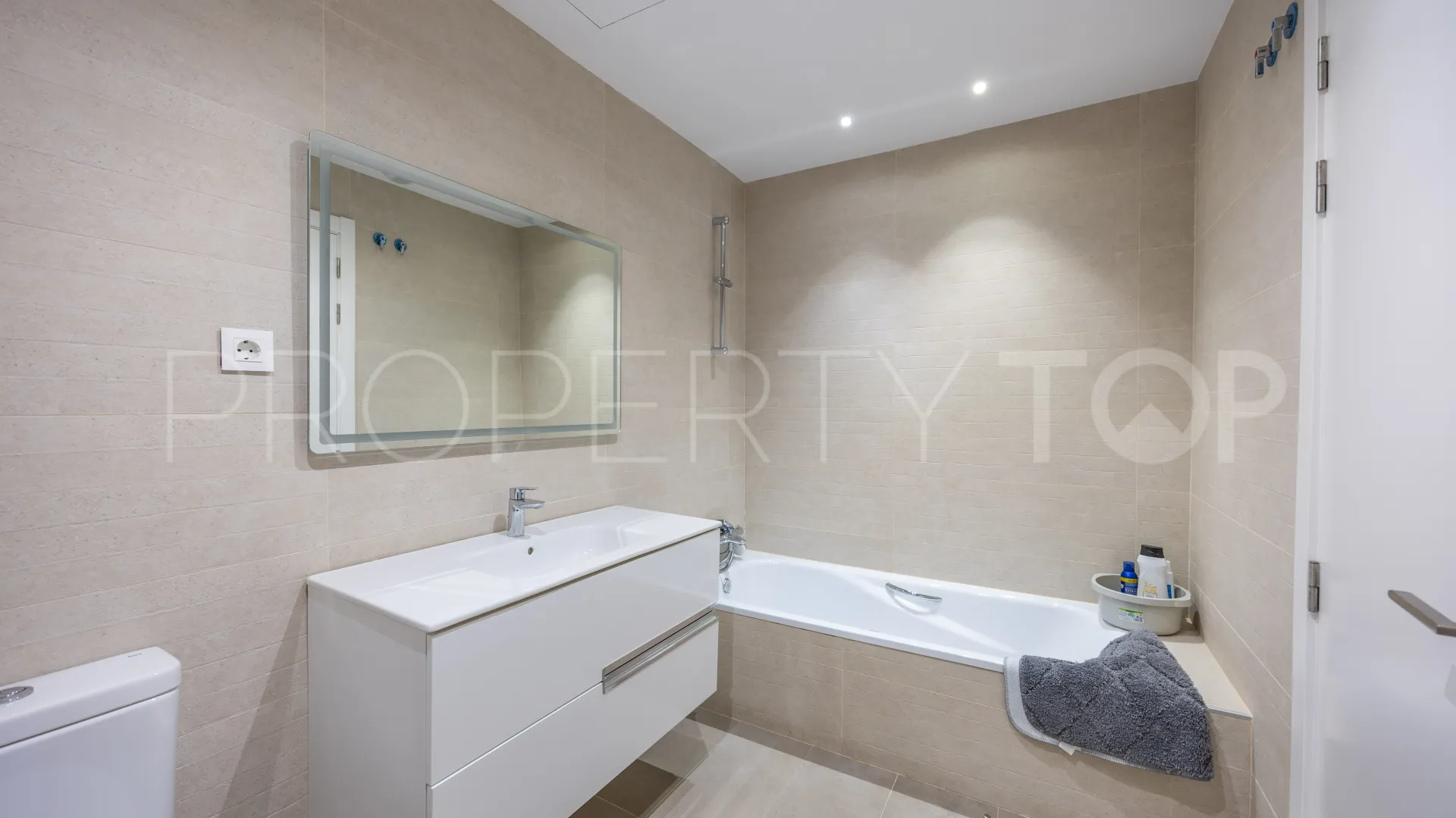 3 bedrooms town house in San Roque Club for sale