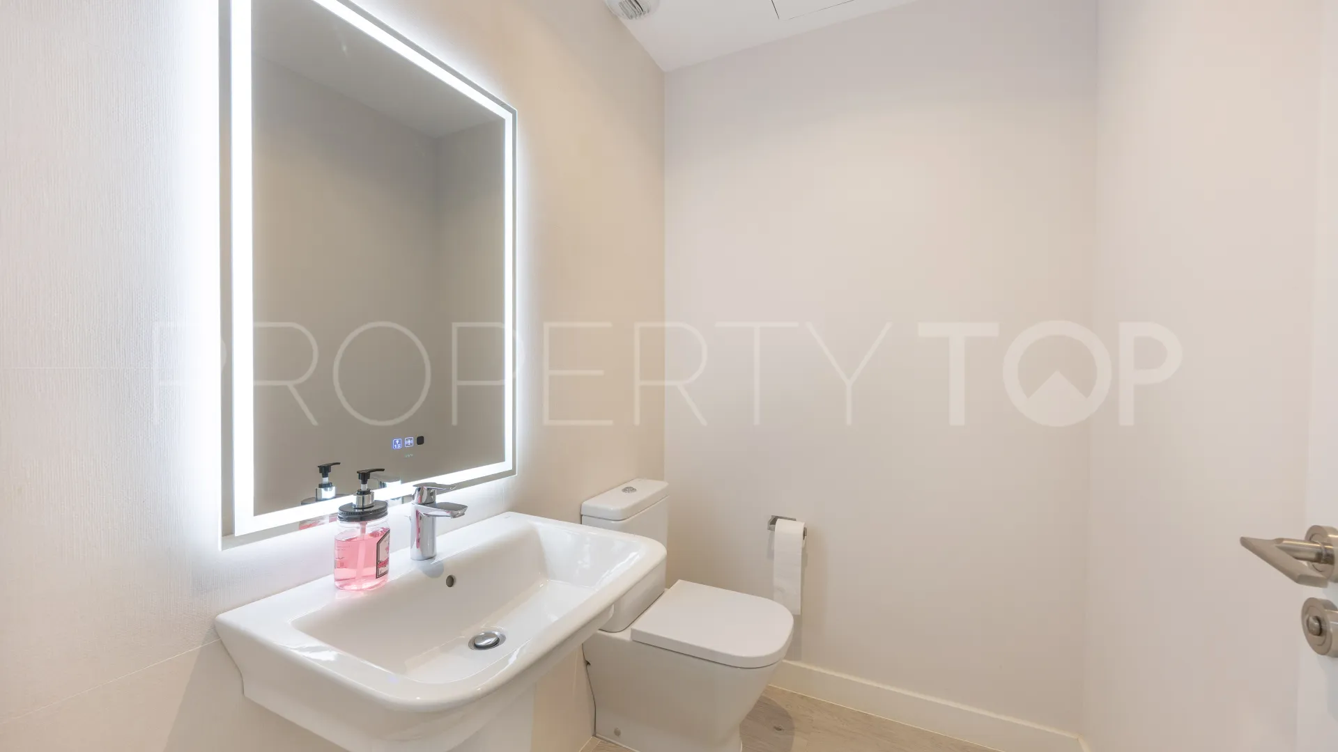 3 bedrooms town house in San Roque Club for sale