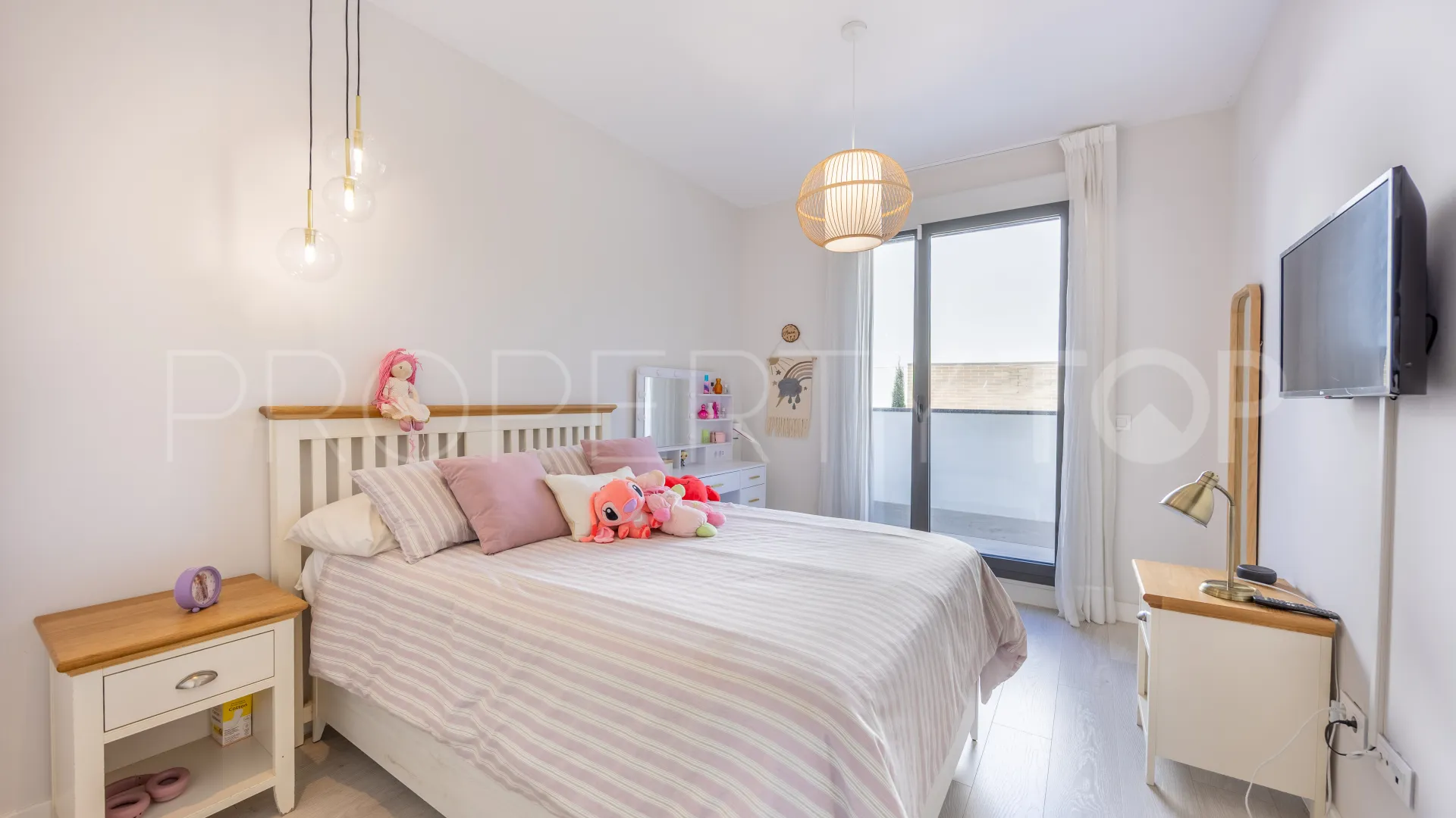 3 bedrooms town house in San Roque Club for sale
