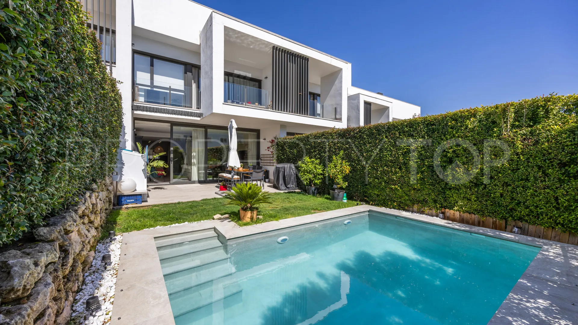 3 bedrooms town house in San Roque Club for sale