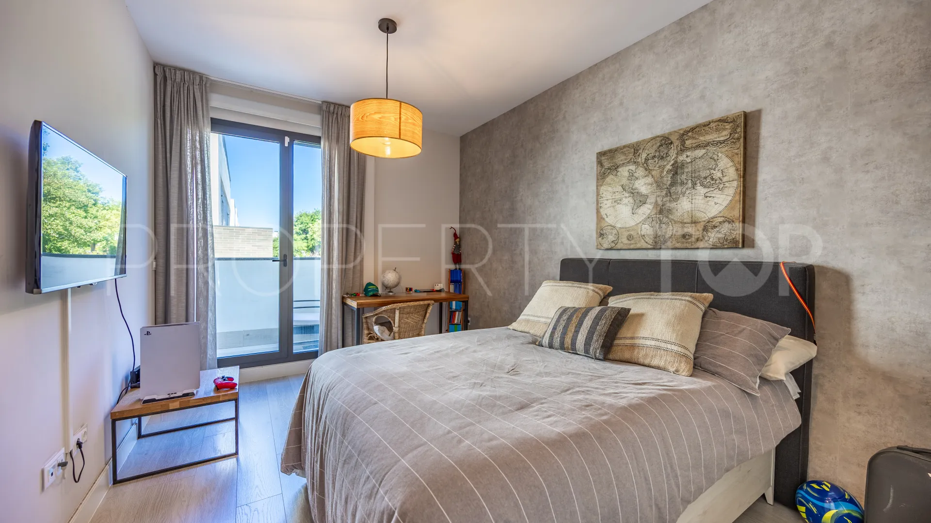 3 bedrooms town house in San Roque Club for sale