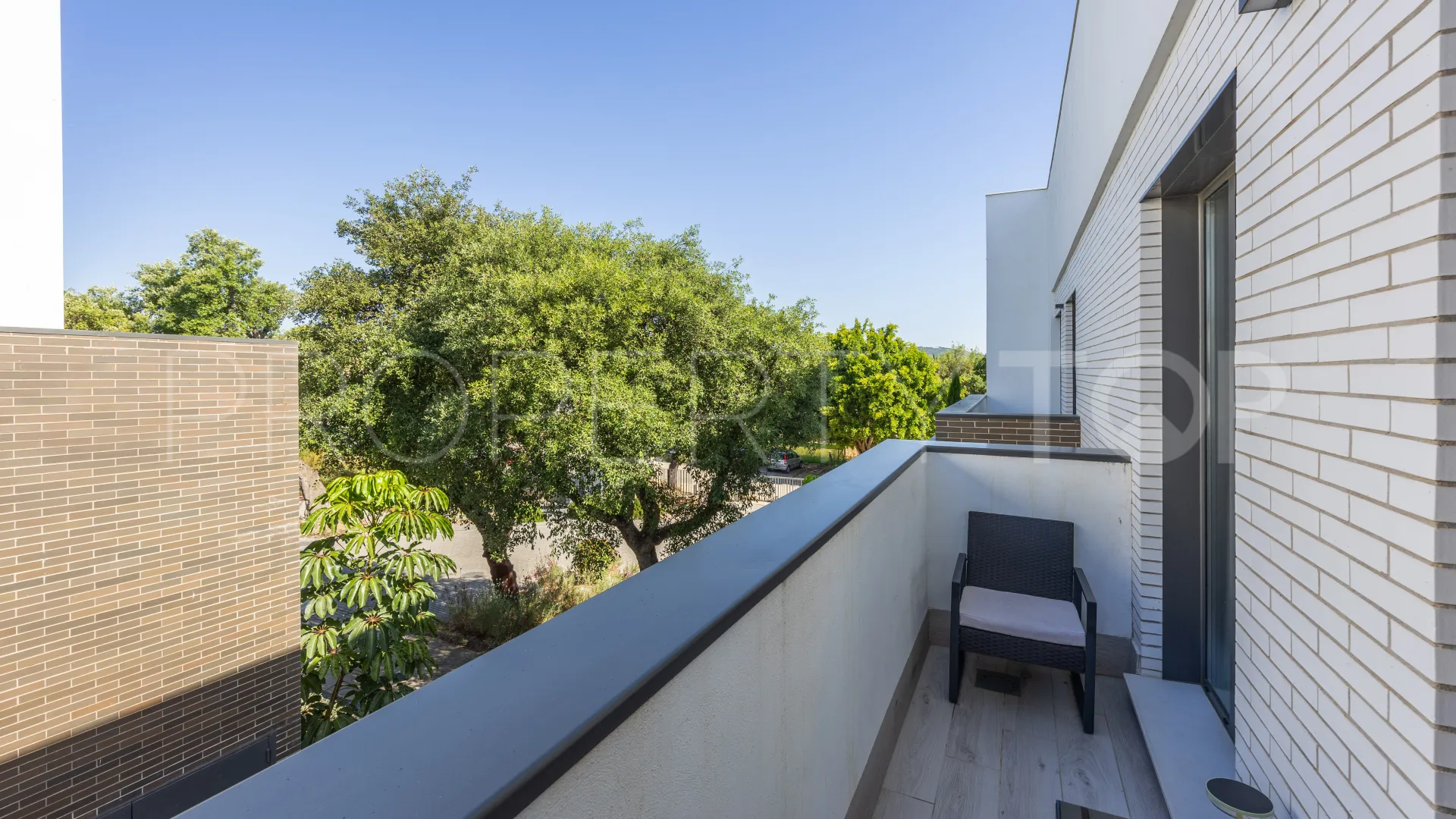 3 bedrooms town house in San Roque Club for sale