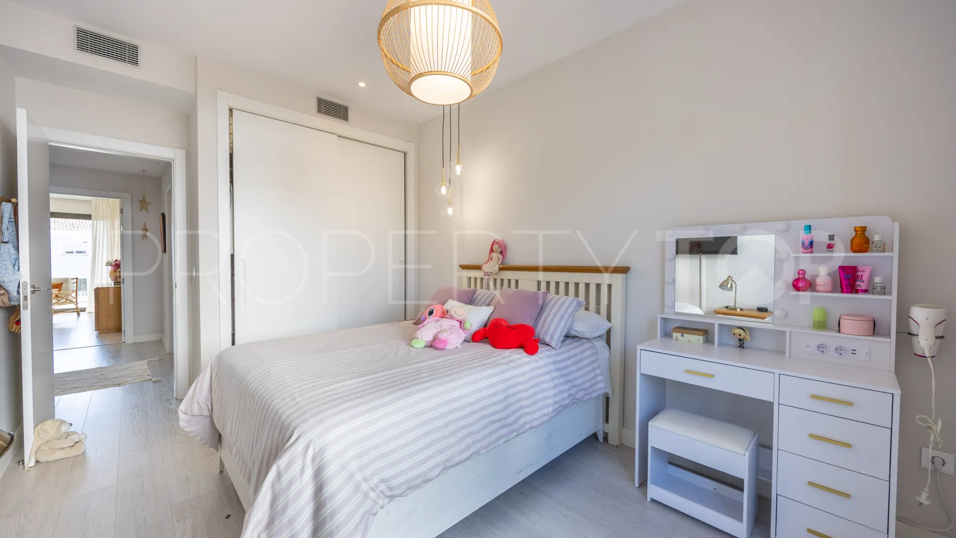 3 bedrooms town house in San Roque Club for sale