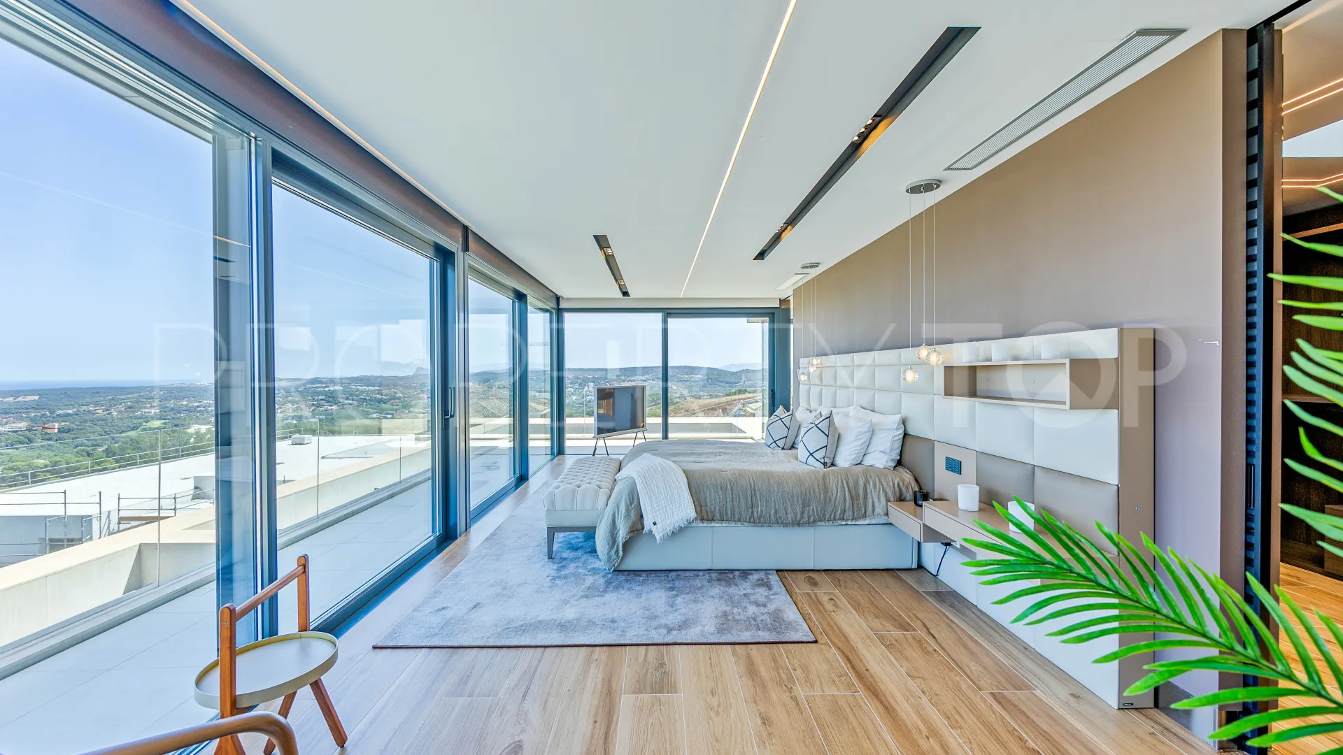 For sale Zona M villa with 5 bedrooms