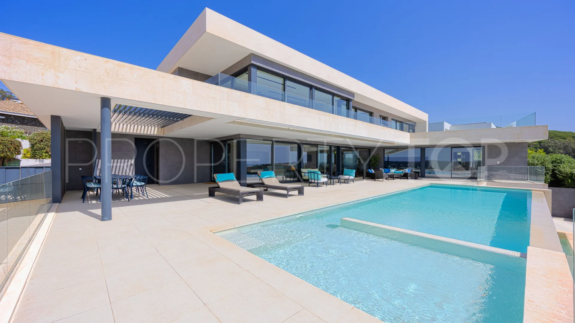 For sale Zona M villa with 5 bedrooms