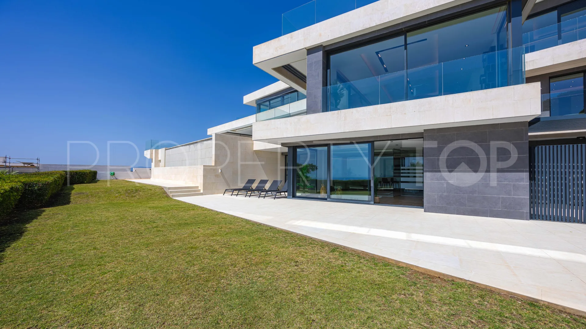 For sale Zona M villa with 5 bedrooms