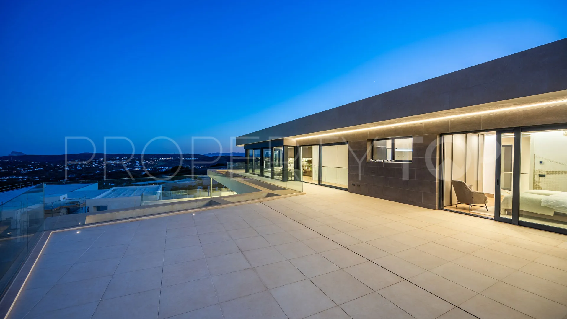 For sale Zona M villa with 5 bedrooms
