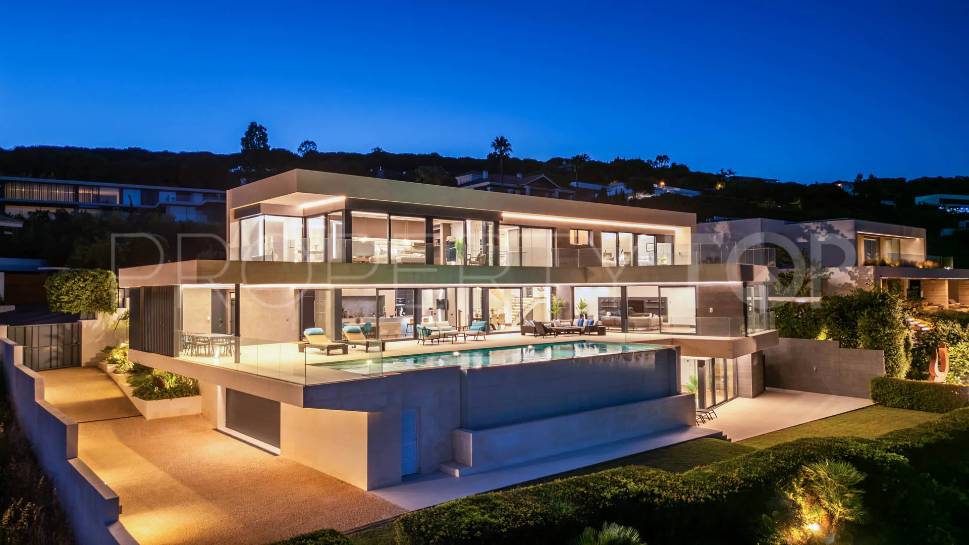 For sale Zona M villa with 5 bedrooms