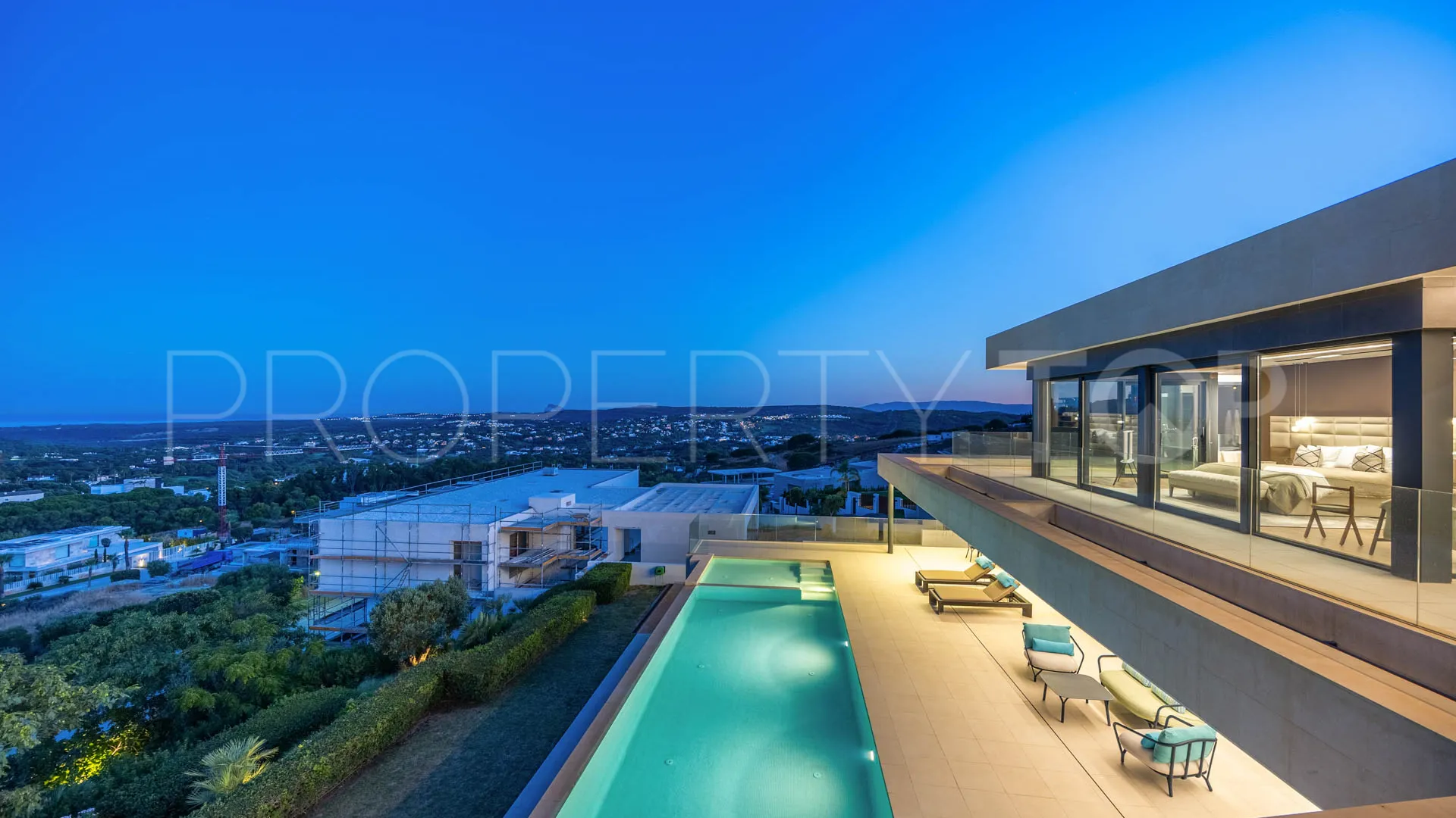 For sale Zona M villa with 5 bedrooms