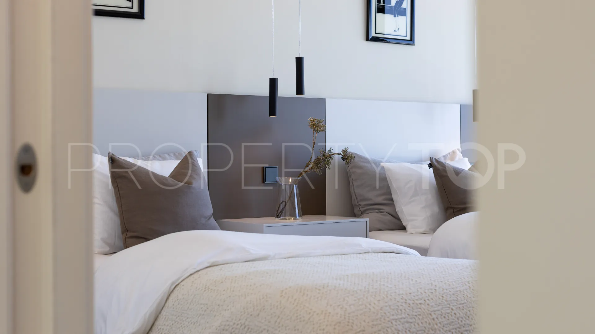 For sale Zona M villa with 5 bedrooms
