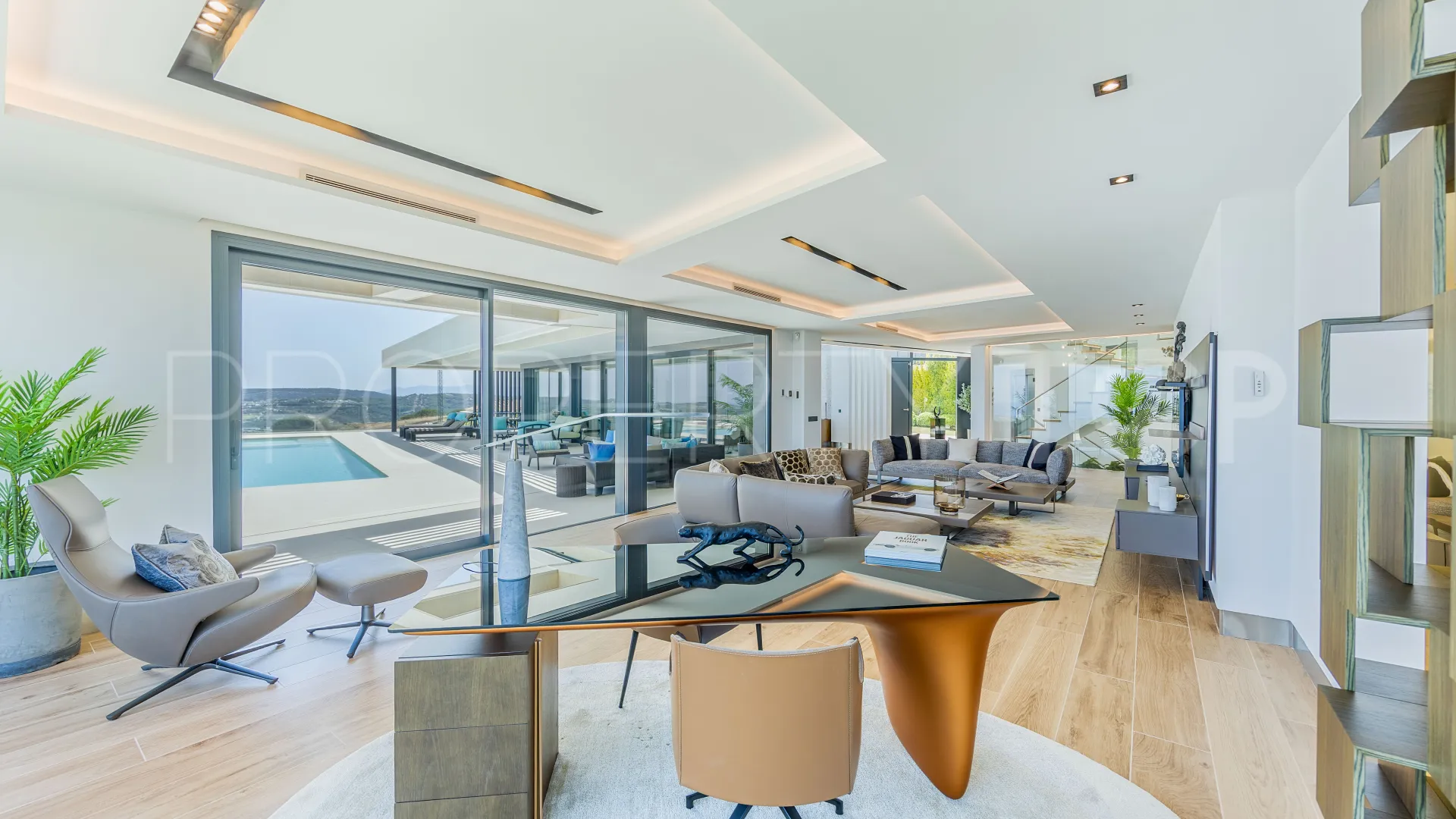 For sale Zona M villa with 5 bedrooms