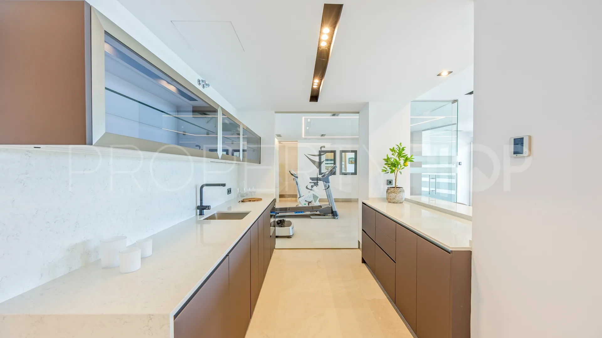For sale Zona M villa with 5 bedrooms