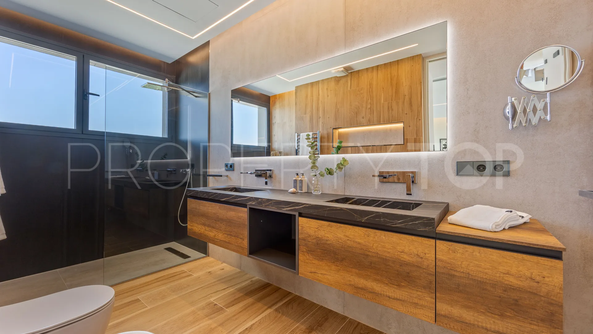 For sale Zona M villa with 5 bedrooms