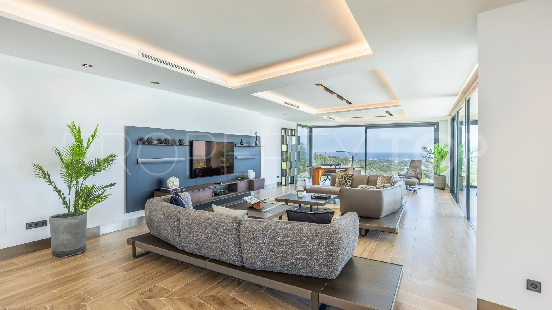 For sale Zona M villa with 5 bedrooms