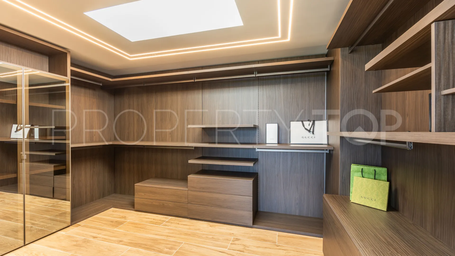 For sale Zona M villa with 5 bedrooms