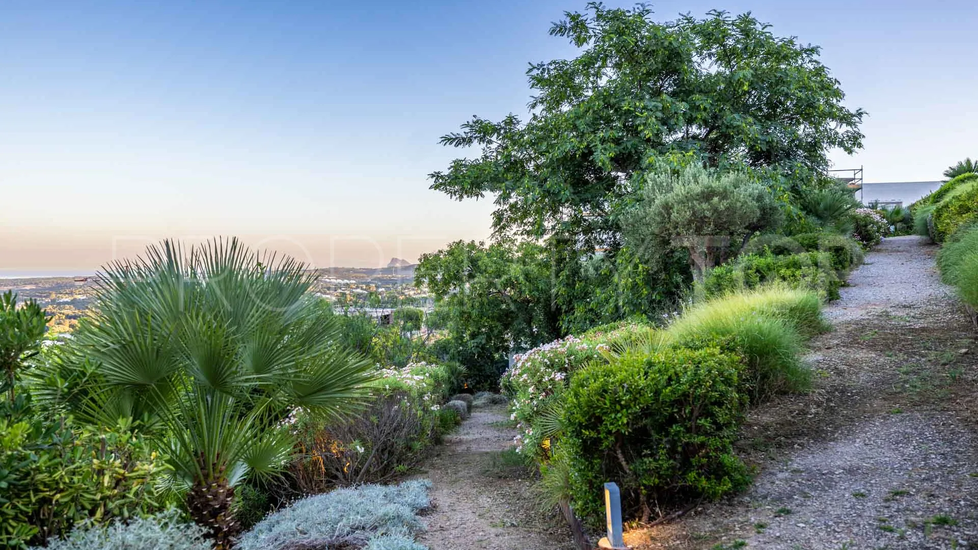 For sale Zona M villa with 5 bedrooms