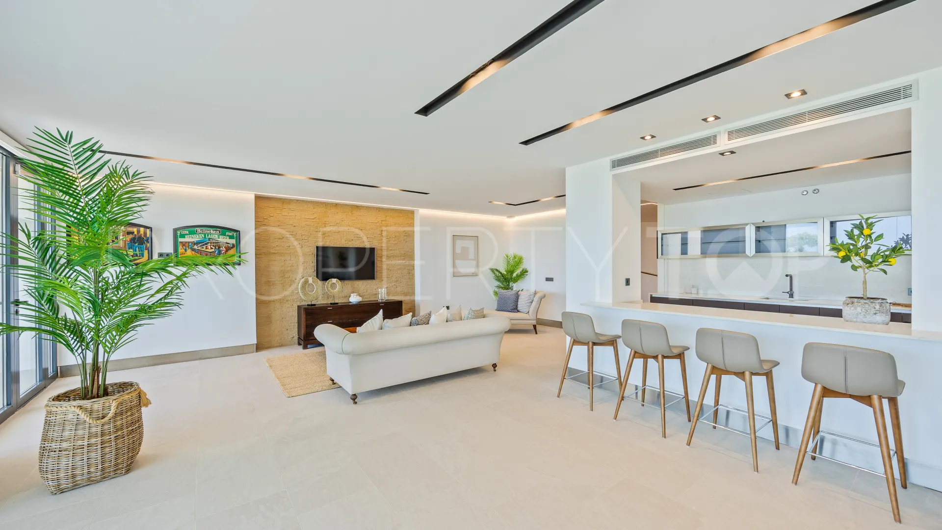 For sale Zona M villa with 5 bedrooms