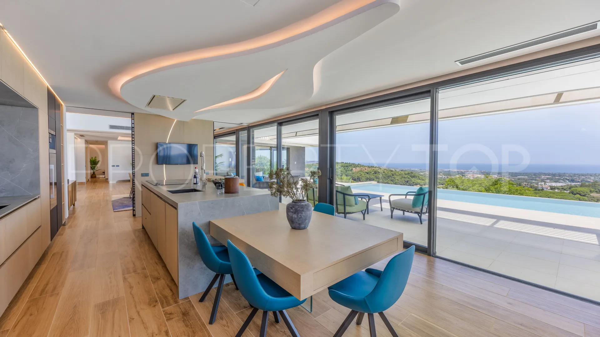For sale Zona M villa with 5 bedrooms