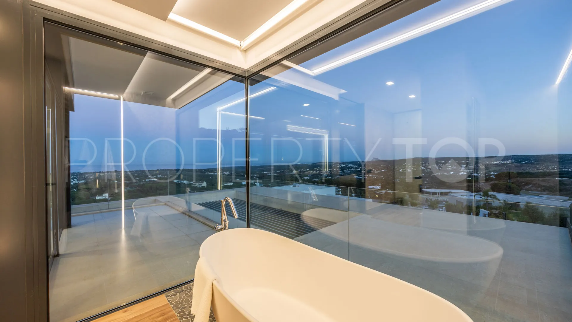 For sale Zona M villa with 5 bedrooms
